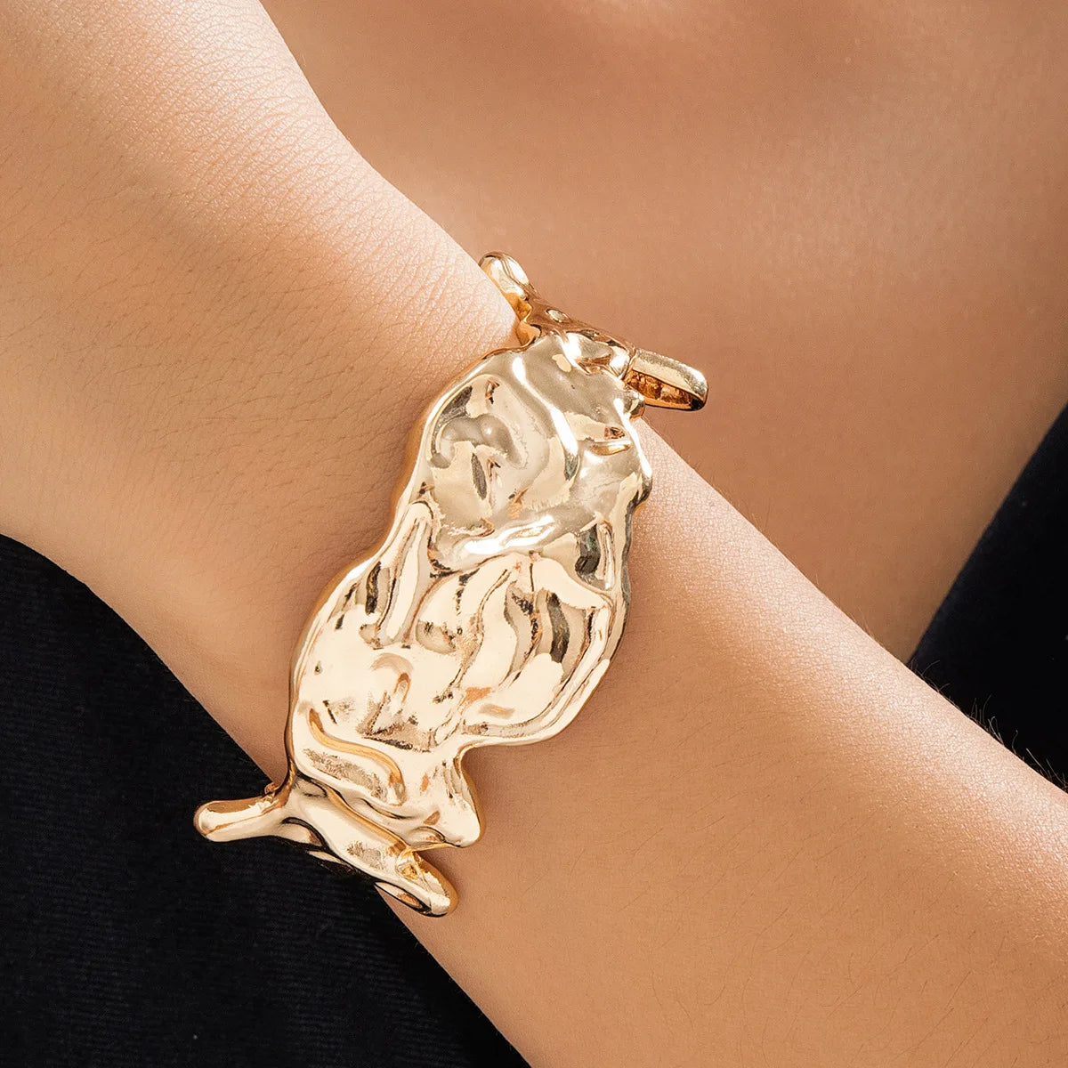 KMVEXO Collar de gargantilla de metal líquido grueso e irregular para mujeres