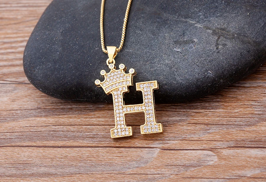 Handsome Punk Hip-Hop Style Zircon Crown Initial Alphabet Pendant Necklace Short Eye Catching Choker Chain Jewelry Gift