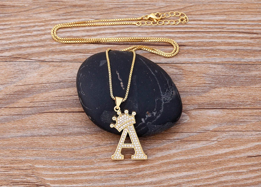 Handsome Punk Hip-Hop Style Zircon Crown Initial Alphabet Pendant Necklace Short Eye Catching Choker Chain Jewelry Gift