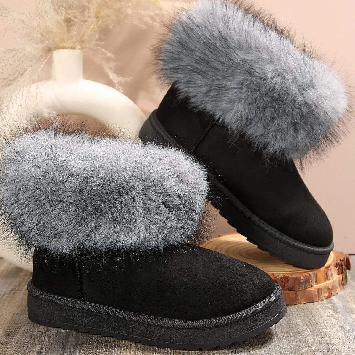 Botas de invierno con ribete de piel polar.