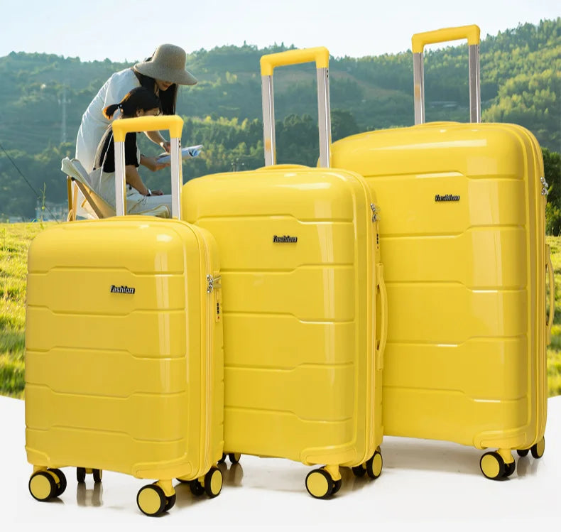 Set of 3 rolling travel suitcases