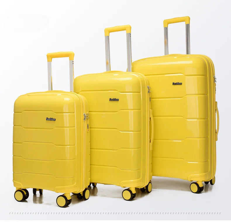 Set of 3 rolling travel suitcases