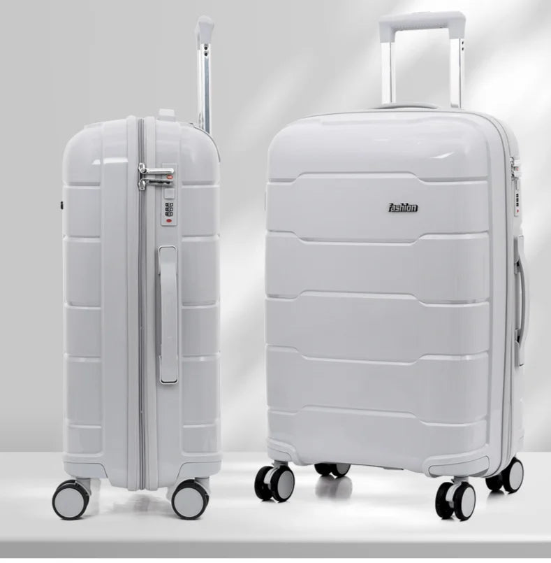 Set of 3 rolling travel suitcases