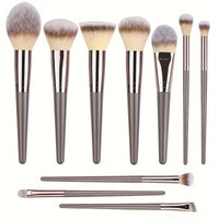 Set of 3 to 20 makeup brushes, soft and fluffy.