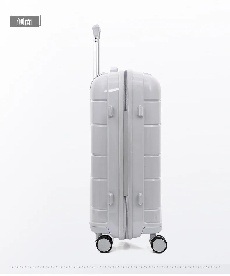 Set of 3 rolling travel suitcases