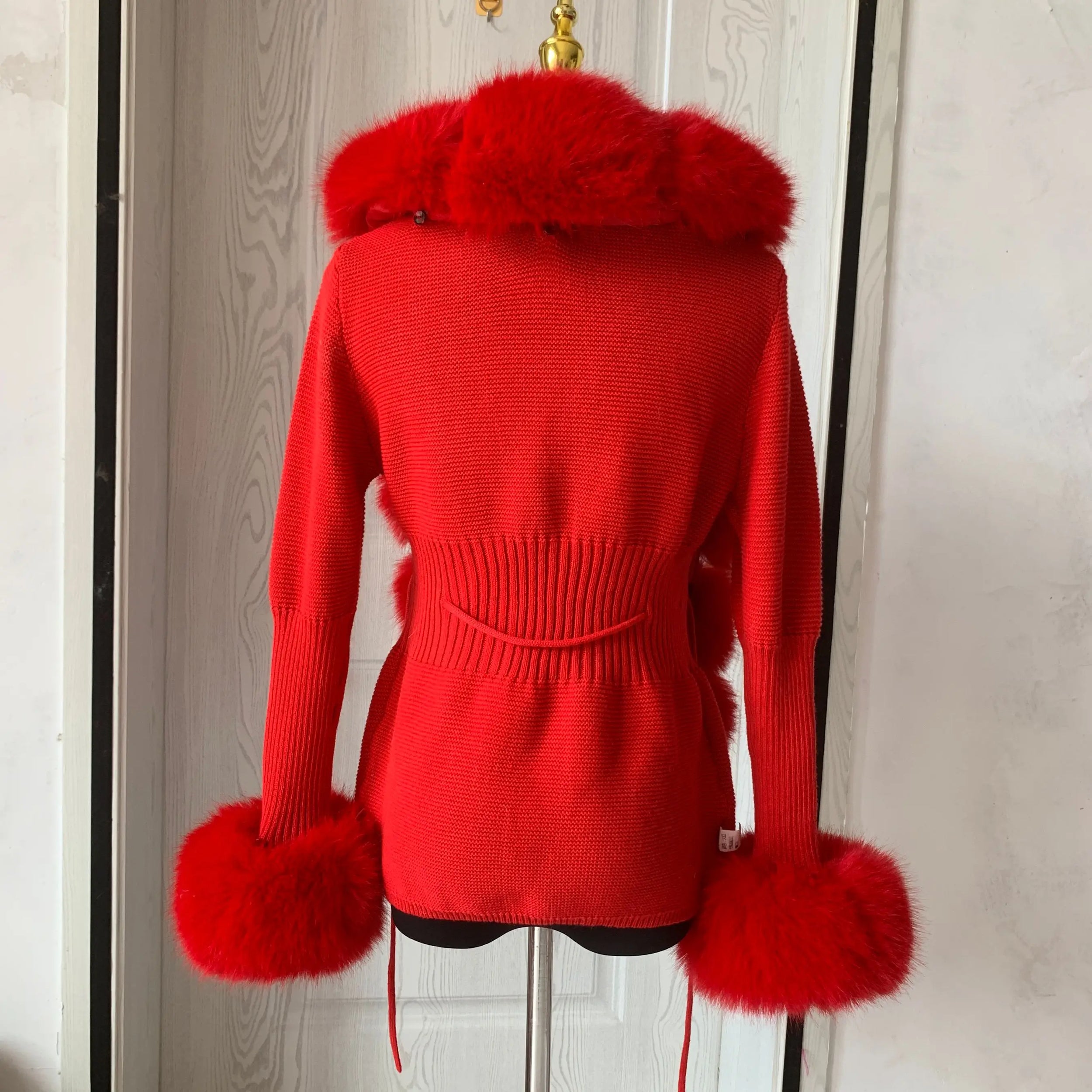 elegant knitted sweater with faux fox fur collar, fur coat