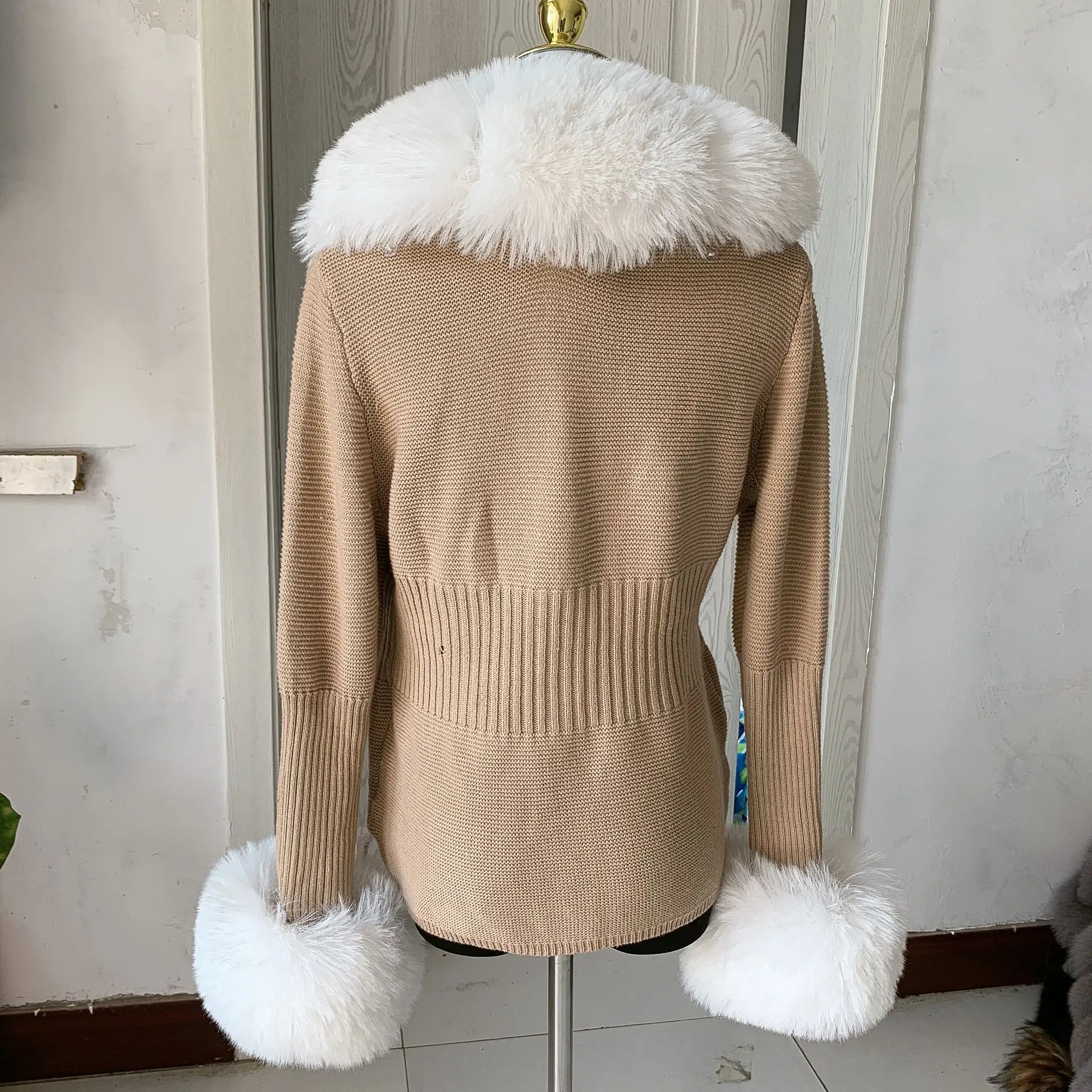 elegant knitted sweater with faux fox fur collar, fur coat