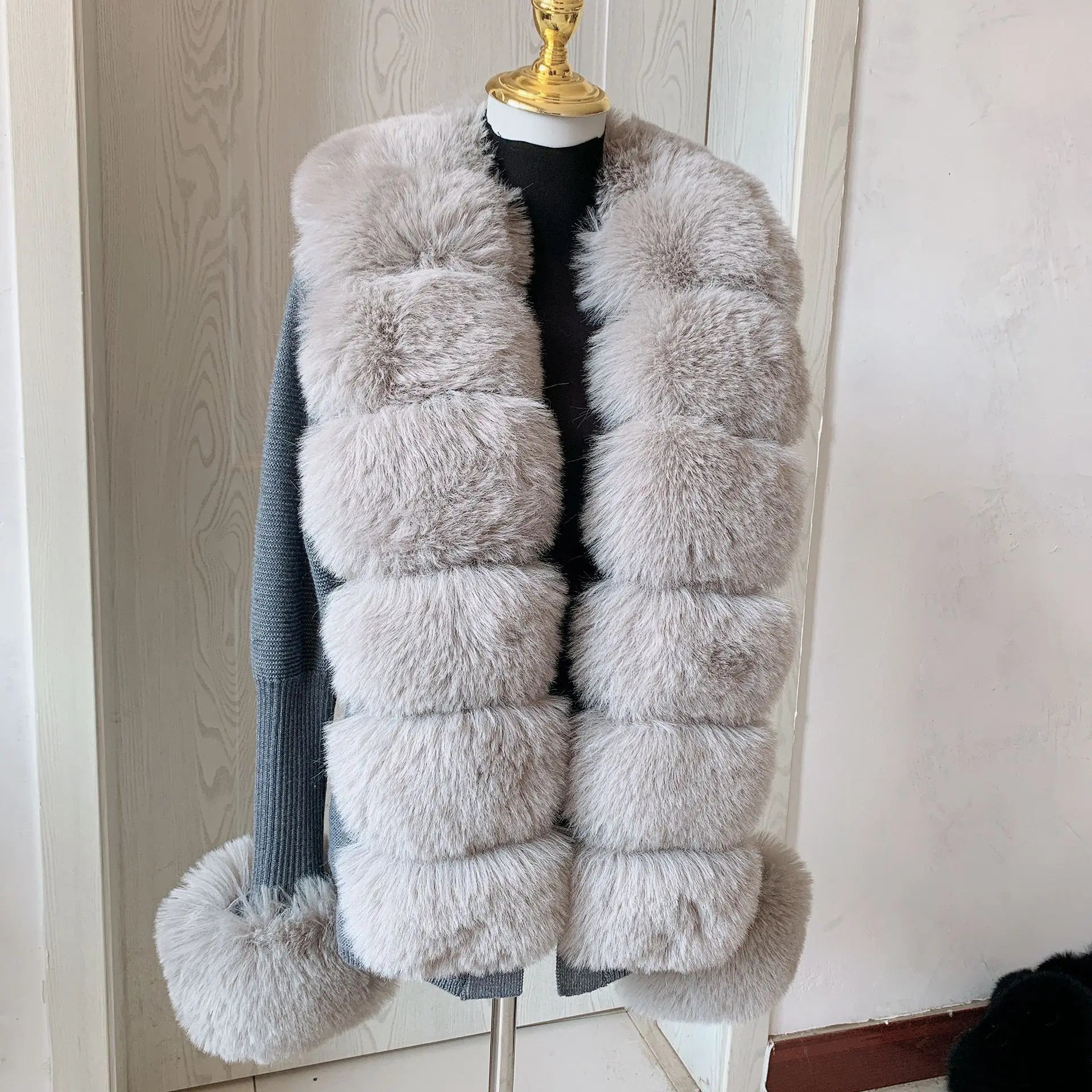 elegant knitted sweater with faux fox fur collar, fur coat