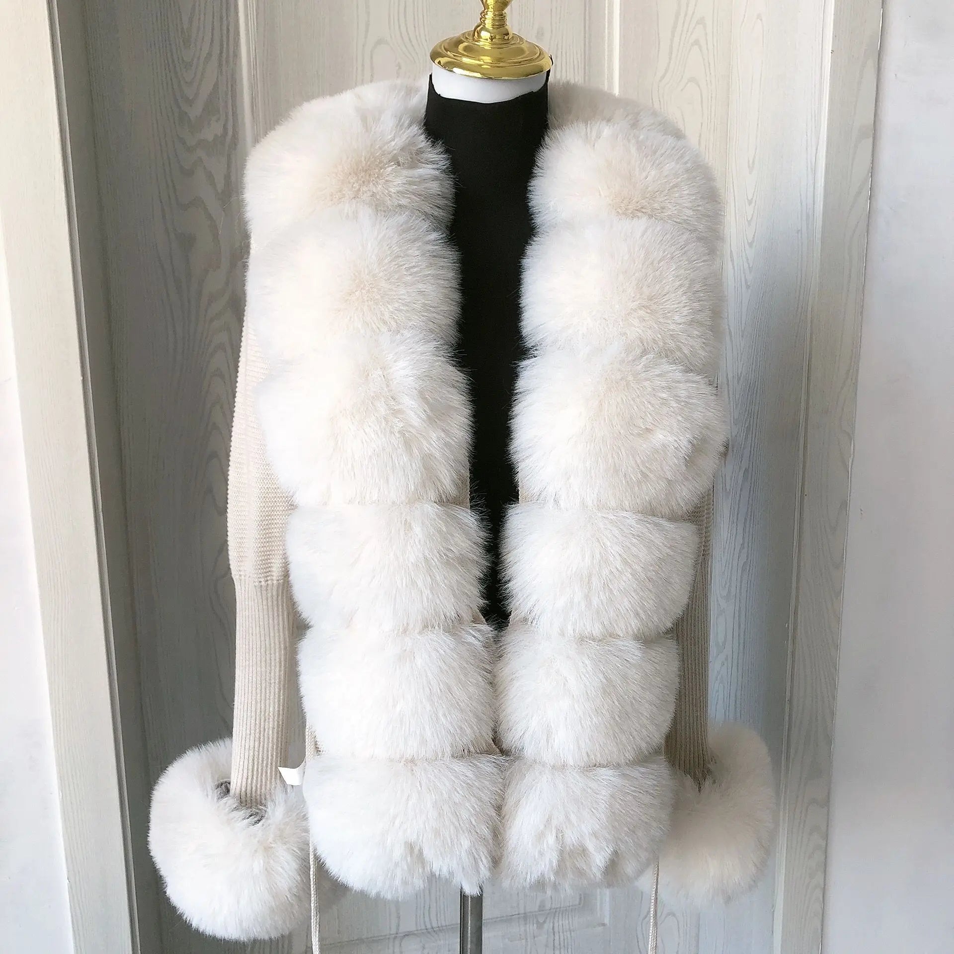 elegant knitted sweater with faux fox fur collar, fur coat