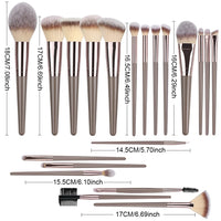 Set of 3 to 20 makeup brushes, soft and fluffy.