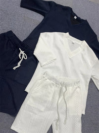 ☀️ 2-piece knitted set – V-neck T-shirt and shorts