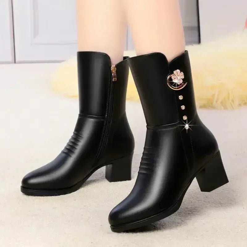 Calf - high boots fully lined with leather and zip fasteningAzizaK