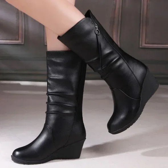 Calf - high boots fully lined with leather and zip fasteningAzizaK