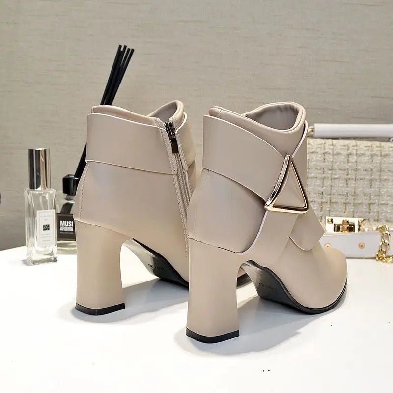 elegant suede ankle boots with zip pullAzizaK