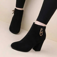 elegant suede ankle boots with zip pullAzizaK