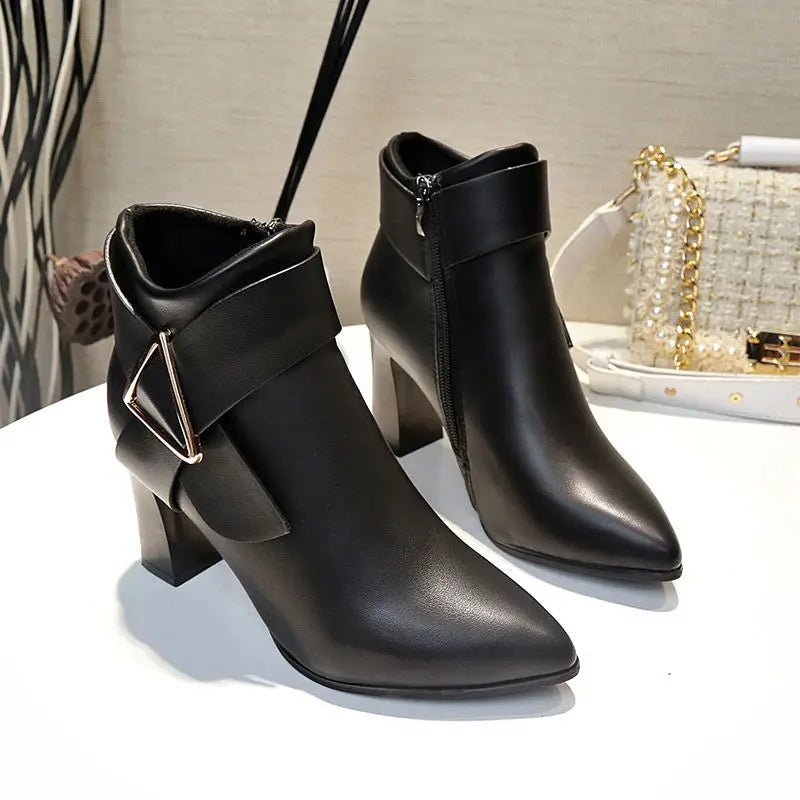 elegant suede ankle boots with zip pullAzizaK