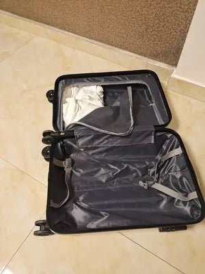 High capacity travel suitcaseAzizaK