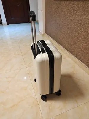 High capacity travel suitcaseAzizaK