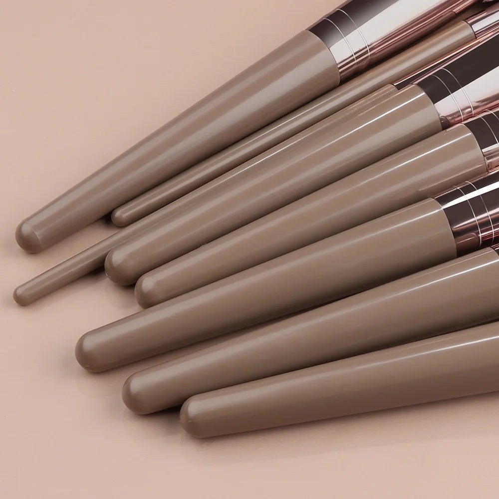 Set of 3 to 20 makeup brushes, soft and fluffy.AzizaK