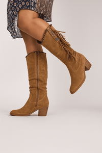 Trendy high bootsAzizaK