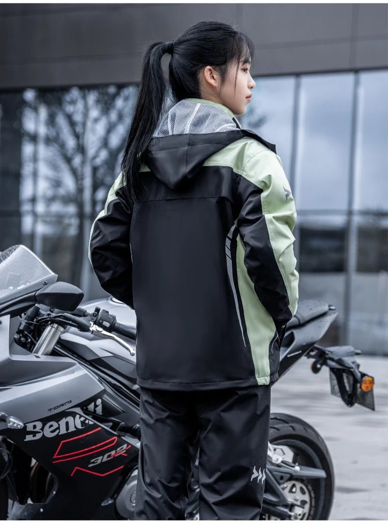 Waterproof and breathable reflective jackets and pantsAzizaK